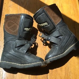 Pair of MSR motocross boot. Size 12 youth
